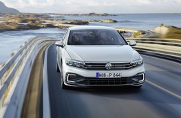 Volkswagen Passat 2019 head on